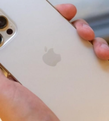 На Волині жінка зайшла у вбиральню й прихопила чужий iPhone