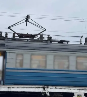 Во Львове  подростка ударило током на крыше поезда. ФОТО