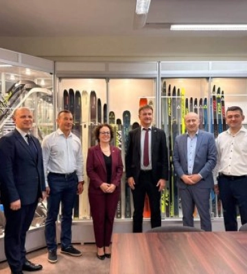 Австрійські лижі, які знає весь світ: на Закарпатті обговорили нові інвестиції та розвиток виробництва
