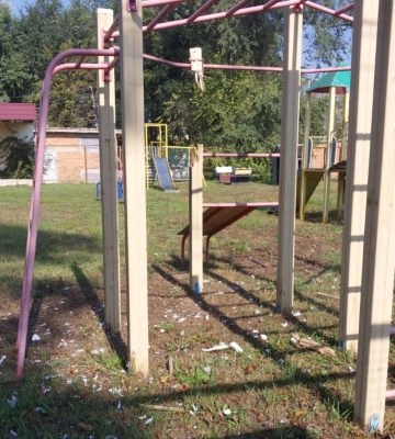 Росіяни атакували дитмайданчик, магазин та сільраду у селищі на Харківщині