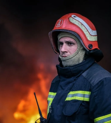 Под Борисполем после российской атаки горят склады