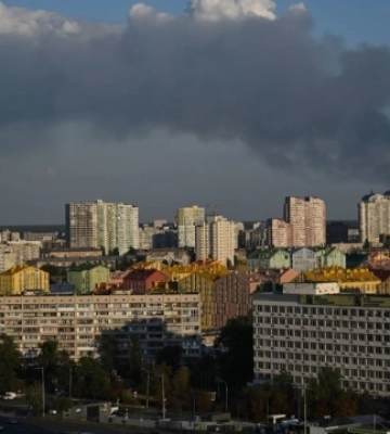 У Бориспільському районі на Київщині після російської атаки горять склади, є постраждалий