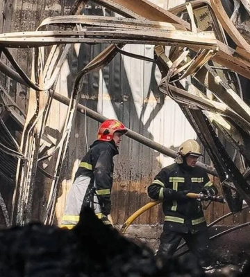 Атака на Київську область: руйнування у трьох районах, горіли склади