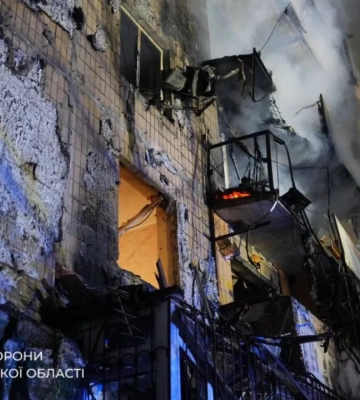 Дроны подвергли Запорожье массированной атаке: в торговом центре и многоэтажных домах возникли масштабные пожары