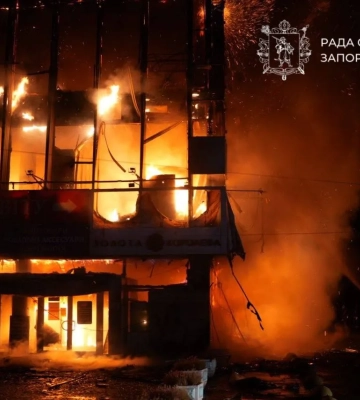 Відео: Росія атакувала Запоріжжя, пошкодивши ТЦ та житлові будинки