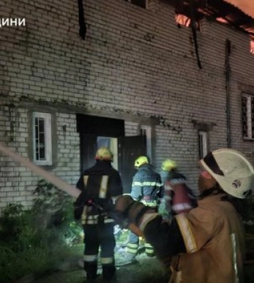 Атаки РФ по Київщині: у двох районах виникли пожежі. ФОТОрепортаж