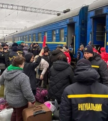 Пішла в укриття, а потяг поїхав. Журналістка вказала на проблему нових правил «Укрзалізниці»