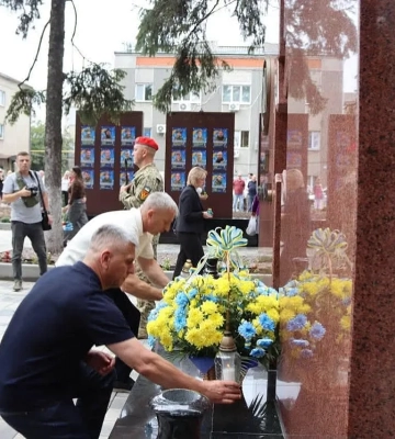У Первомайську відкрили Алею Слави загиблих захисників та захисниць