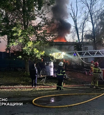 На Звенигородщині пожежу через БпЛА гасили 44 рятувальники та 8 одиниць техніки (ФОТО)
