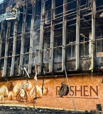 У Запоріжжі згорів ще один великий торговельний центр внаслідок атаки РФ
