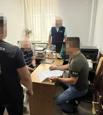 Судитимуть експосадовця ДПС Буковини, який допоміг підприємцю уникнути сплати майже ₴2,5 млн податків
