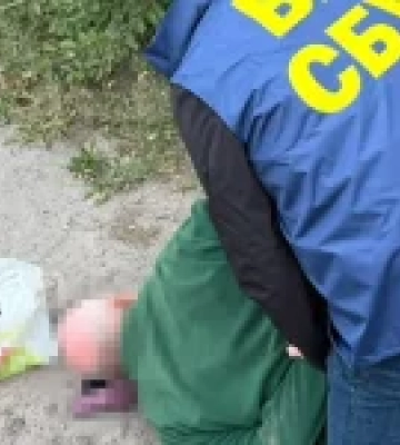 СБУ затримала агента ГРУ РФ, який влаштовувався на заводи у Дніпрі для коригування ударів