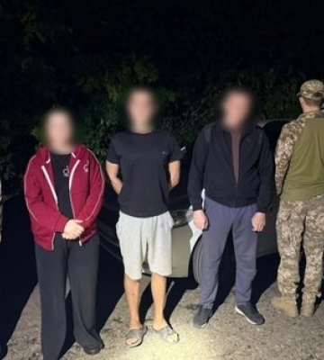 Жительница Хмельницкого организовала побег в Молдову для мужа и брата - последнего везли в багажнике. ФОТО